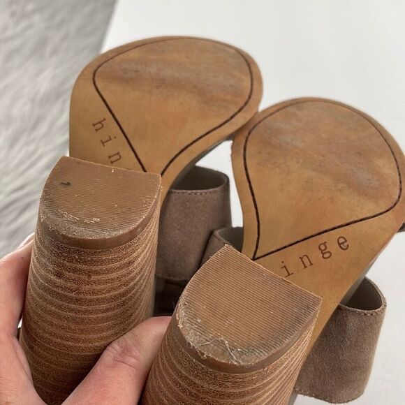 Hinge size 7.5 taupe leather zipper back 4” heeled sandals. - Picture 5 of 11